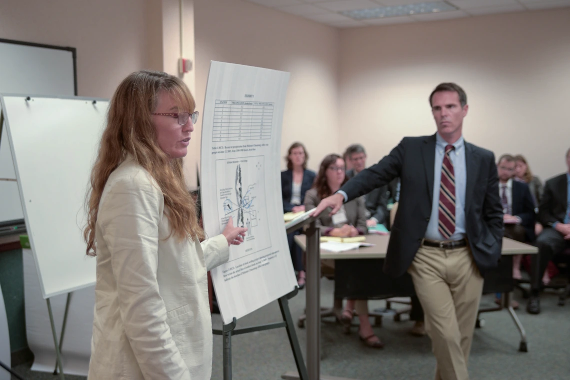 Persuasive scientists using courtroom techniques